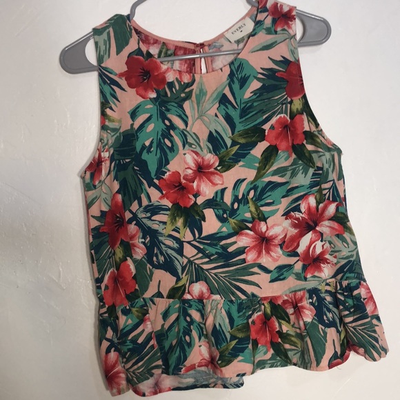 Everly - Picture 2 of 4